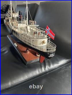 Gos V Whale Catcher Display Model Ship 32