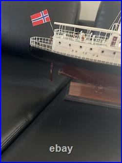 Gos V Whale Catcher Display Model Ship 32