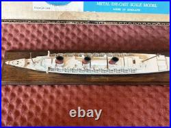 Official QUEEN MARY Souvenir Metal Die-cast Scale model 11200 RARE 1968 England