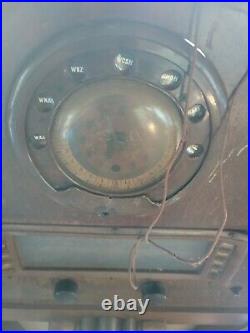 Vintage Motorola tube radio Model 82A ask for shipping or parts knobs speaker ++