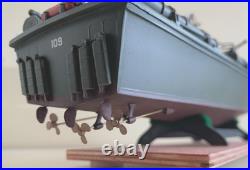 WW2 PT-109 COMMANDED BY LTJG. JOHN KENNEDY- Scale 172 PRO-BUILT WITH WOOD BASE